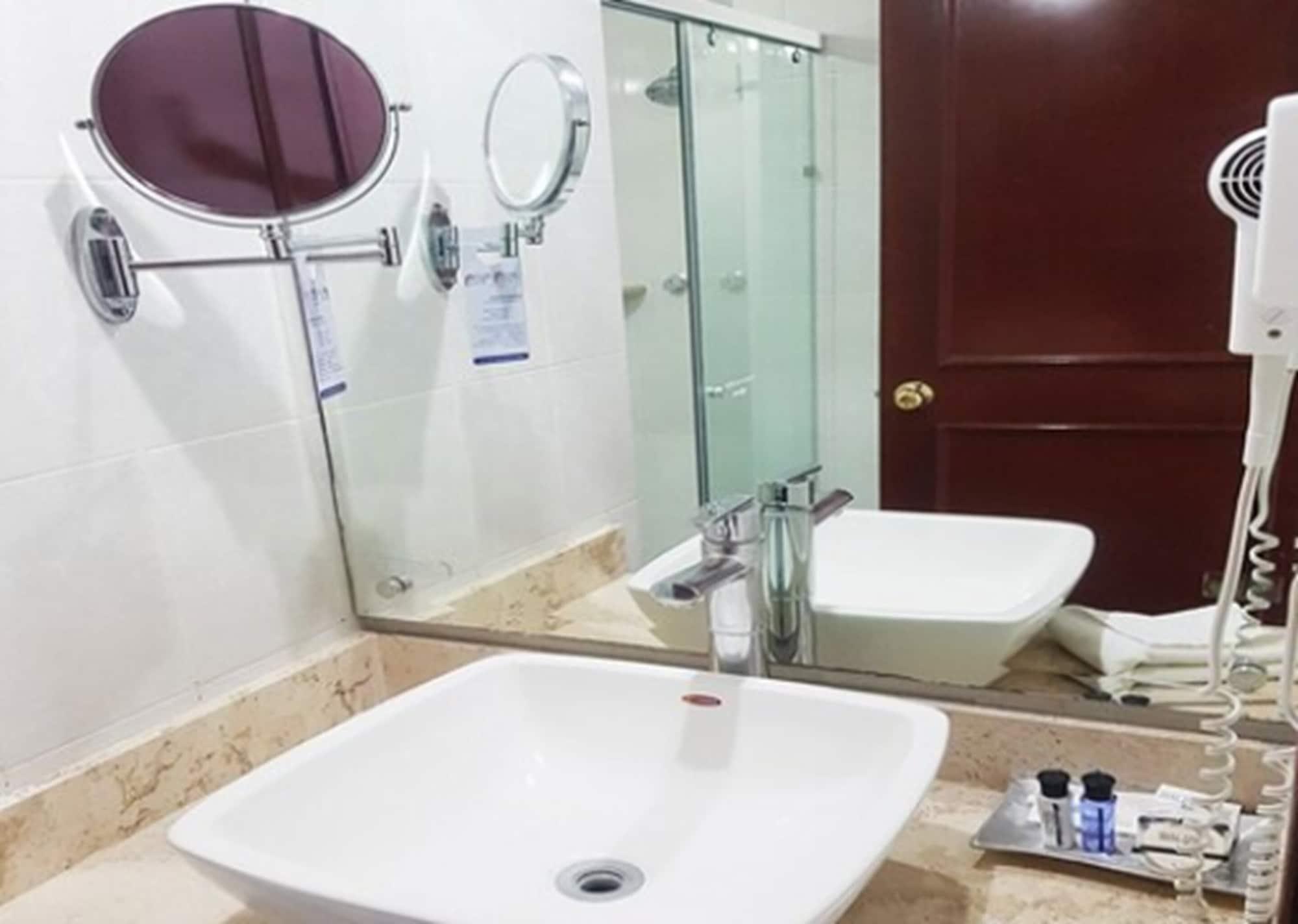 Hotel Emily Pachuca エクステリア 写真