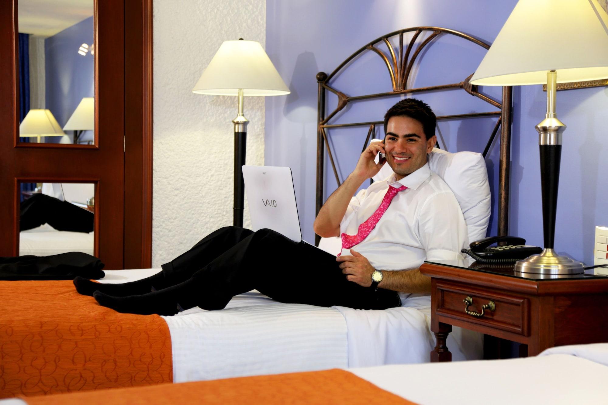 Hotel Emily Pachuca エクステリア 写真
