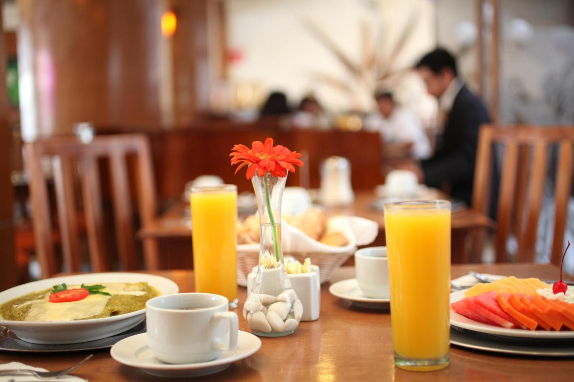 Hotel Emily Pachuca エクステリア 写真