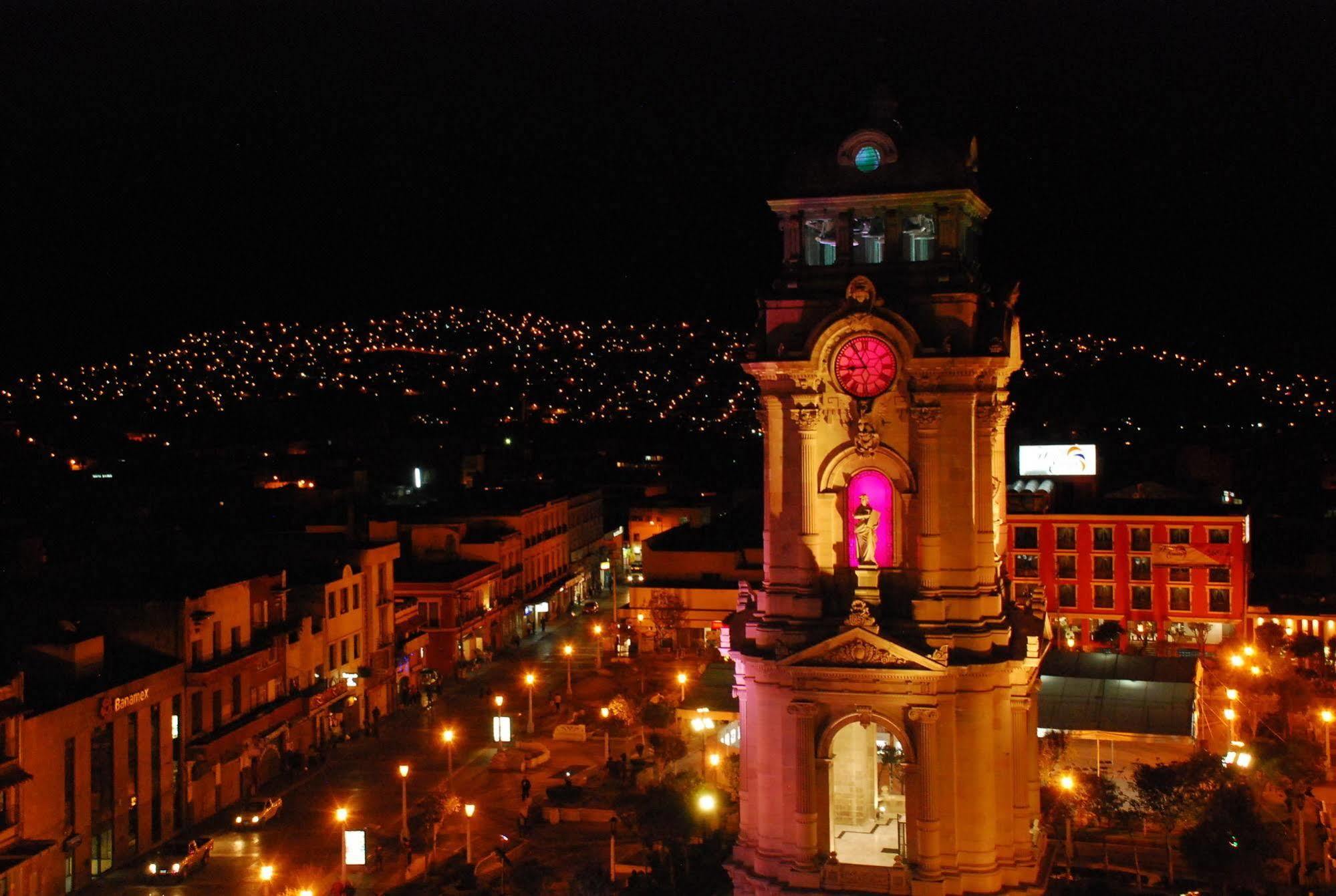 Hotel Emily Pachuca エクステリア 写真