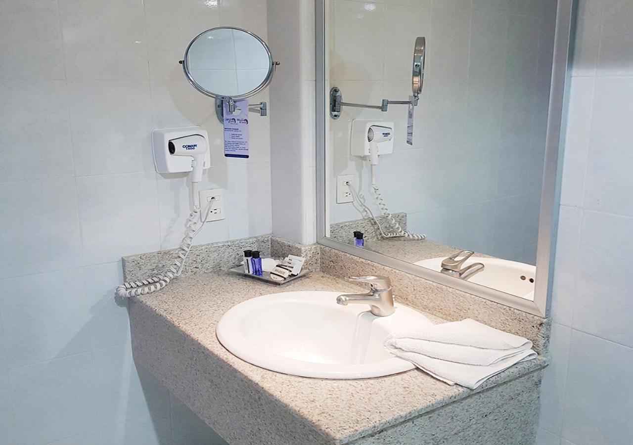 Hotel Emily Pachuca エクステリア 写真
